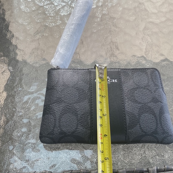 NWT coach wristlet - Picture 7 of 7